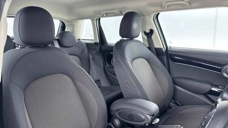 MINI Hatchback 1.5 Cooper Classic 5dr Petrol Hatchback